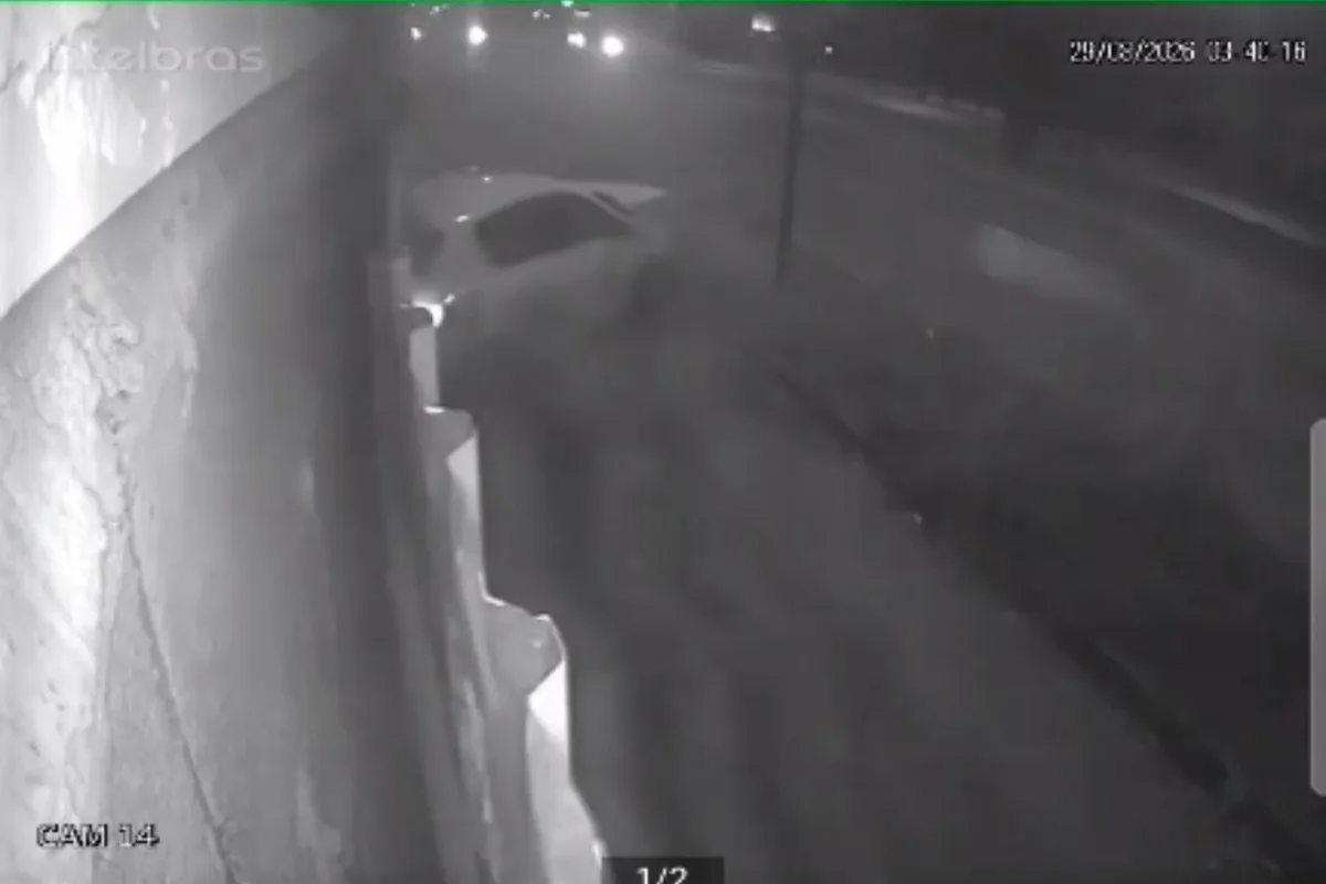 Motorista bate em muro de casa no DF, foge e deixa prejuízo para moradora