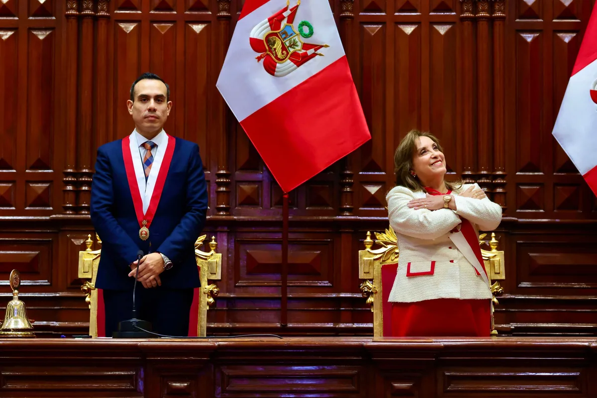 Dina Boluarte y José Jerí registran la peor imagen entre los políticos peruanos, según sondeo de Bloomberg