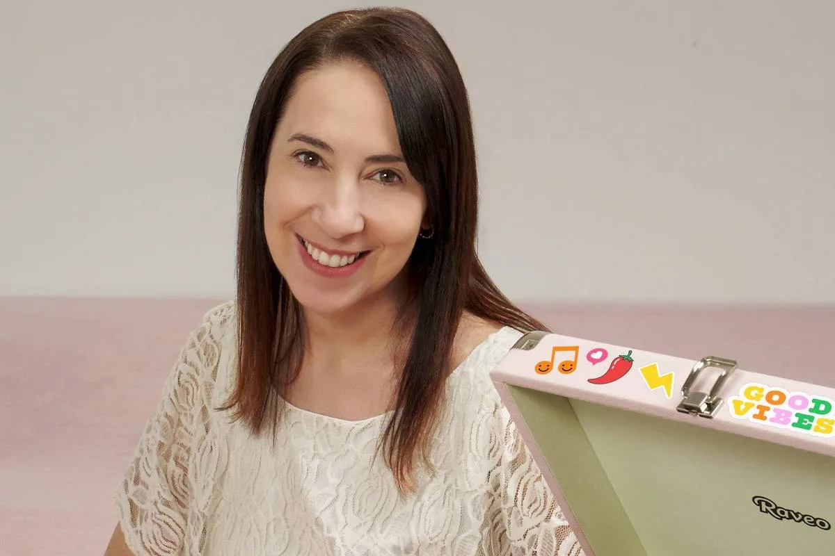 Paula Pimenta dz que antes tinha 'preocupação zero' com diversidade em seus livros
