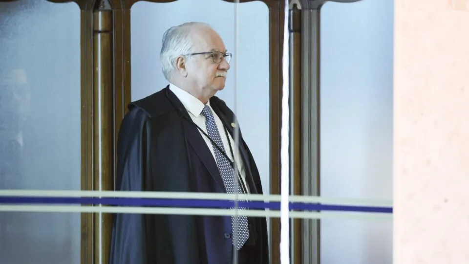 OAB cobra Fachin após vazamentos de diálogos entre Vorcaro e advogados