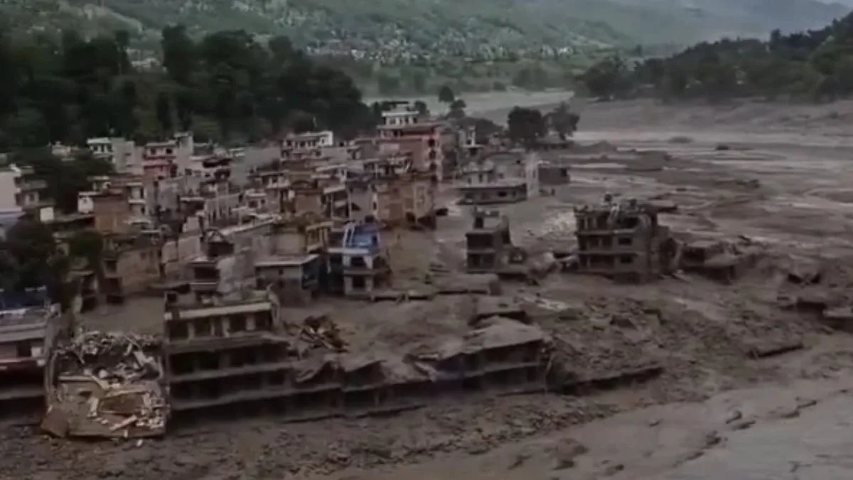 Enxurrada repentina deixa ao menos 18 mortos e centenas de desaparecidos no Nepal; imagens impressionantes mostram força da correnteza