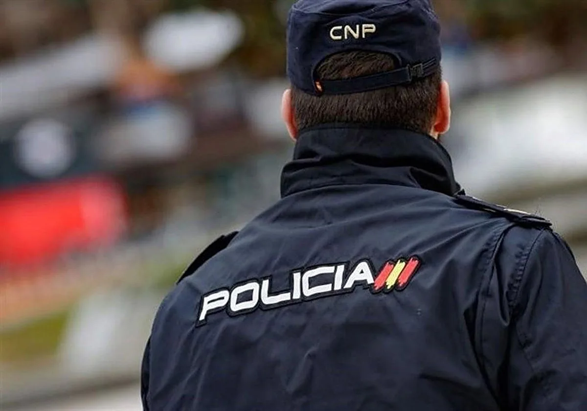 Conducía drogado, sin cinturón y en dirección contraria por Orense con 23 gramos de cocaína escondidos