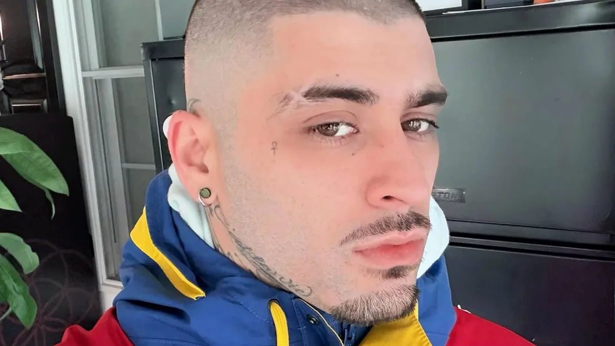 Zayn Malik presume playera de la Selección Mexicana tras el triunfo de Inglaterra en el Mundial 2026