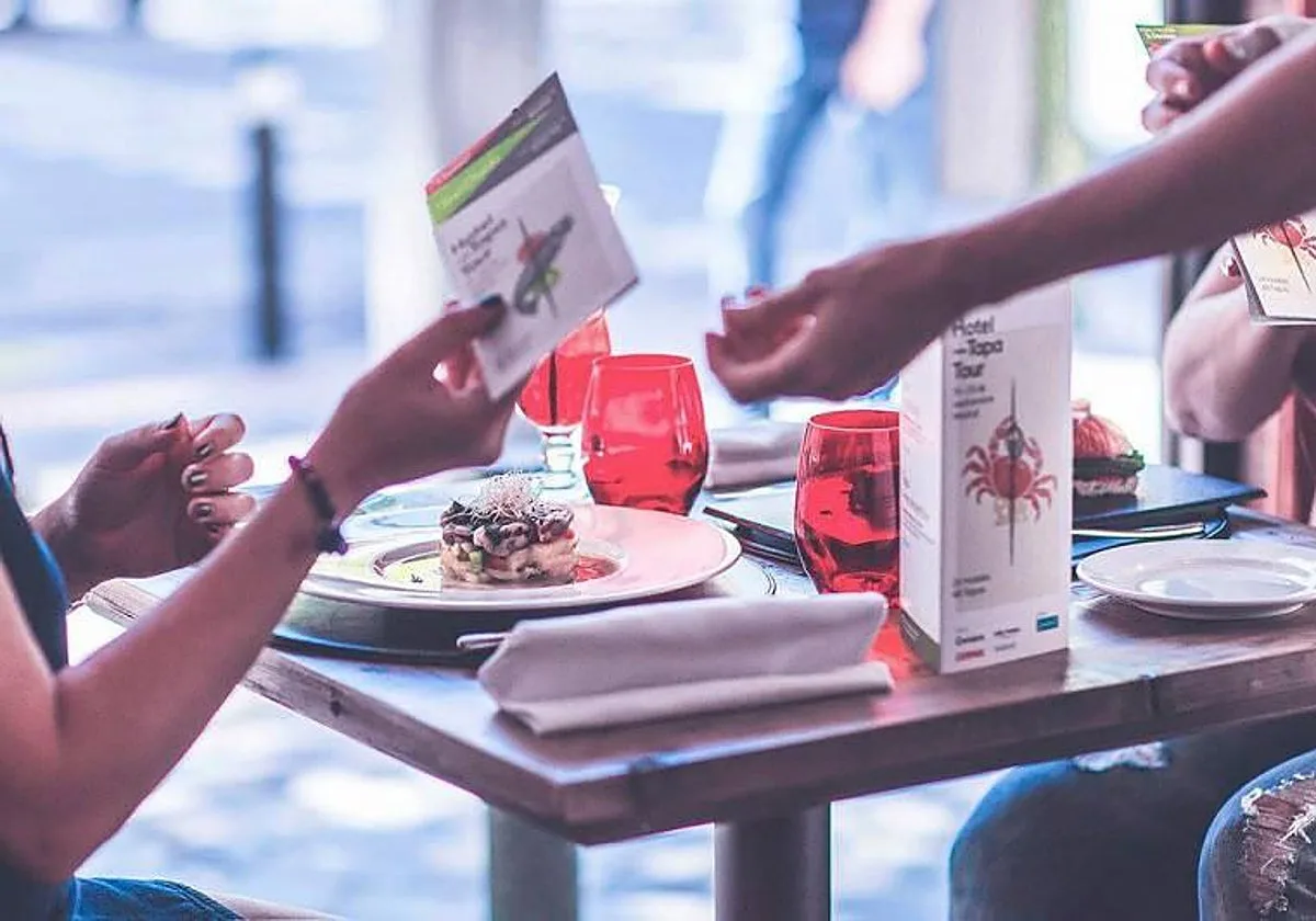 Nueve rutas gastronómicas para ir de tapas por los hoteles de lujo de Madrid