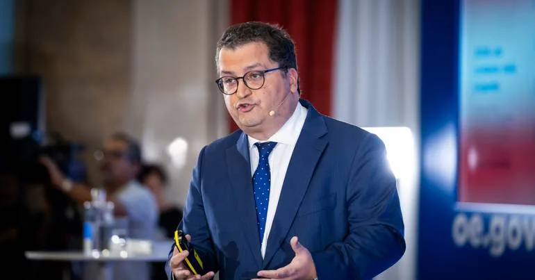 Governo decide compensar descida do IRS só em novembro