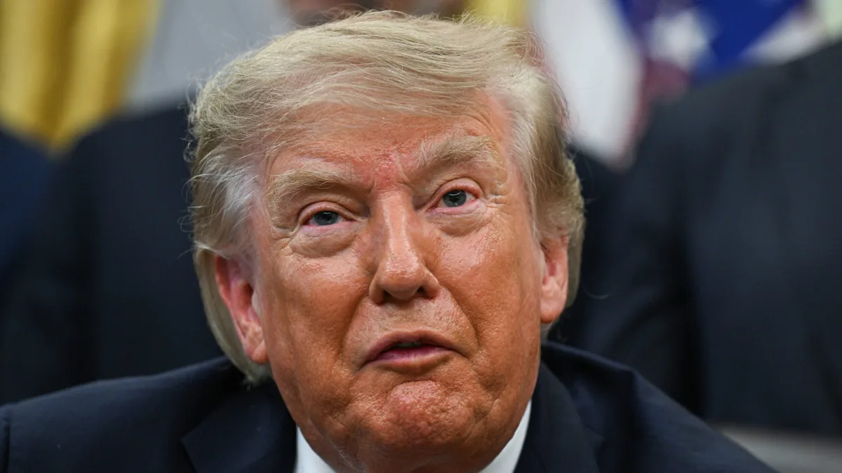 “Estreito Trump”? Líder dos EUA sugere mudar nome de Ormuz após Lago Ontário e Golfo do México