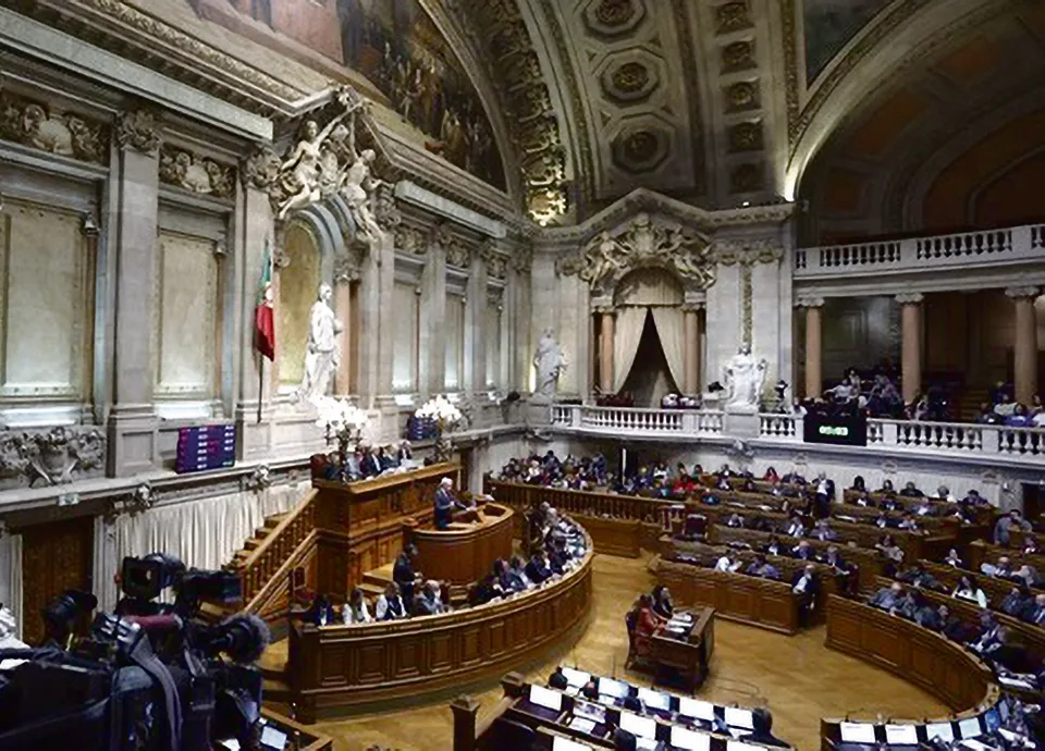 Parlamento vota na especialidade esta quarta alargamento de licença parental