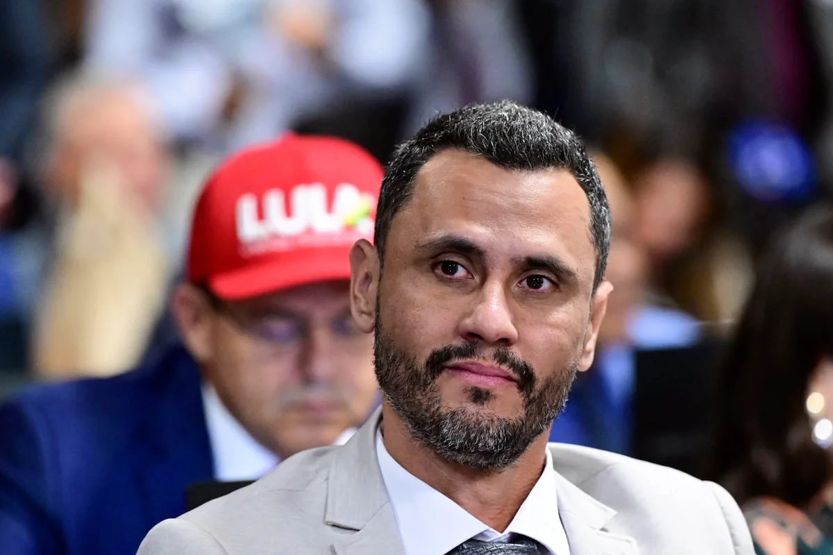 Defensor do fim da 6x1, Cleitinho cobra contrapartida a empresas