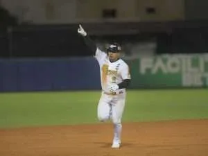 Tigres de Aragua deja en libertad a Eduardo Escobar