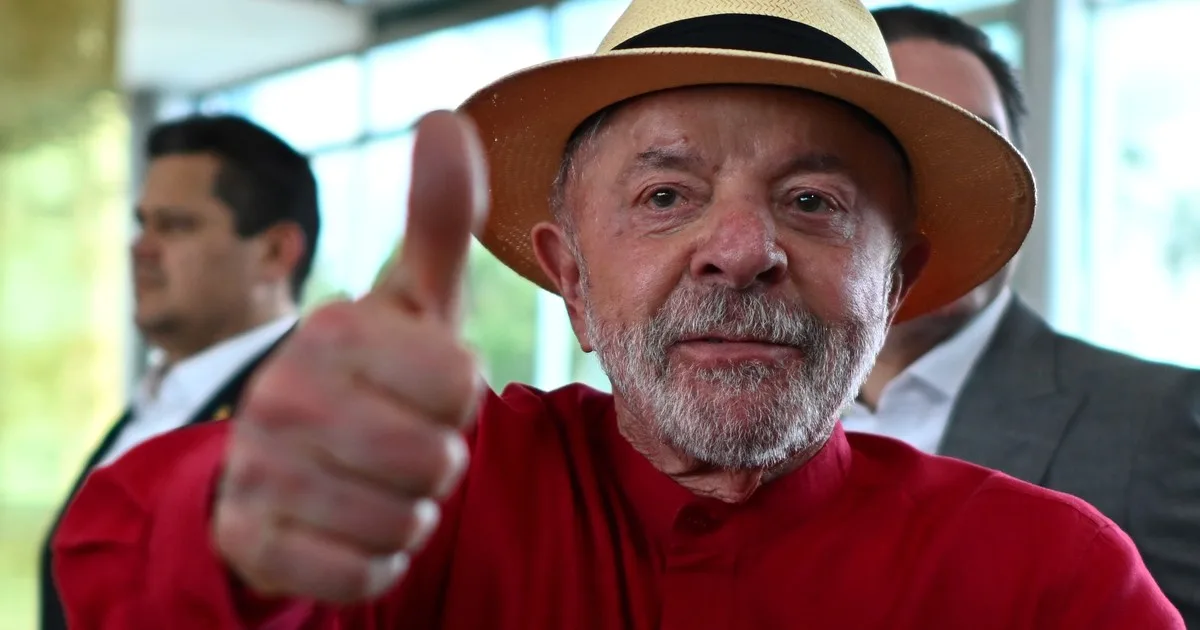 Brasil entra en una nueva fase de la campaña electoral con Lula da Silva y Flávio Bolsonaro bajo la lupa por sospechas de corrupción
