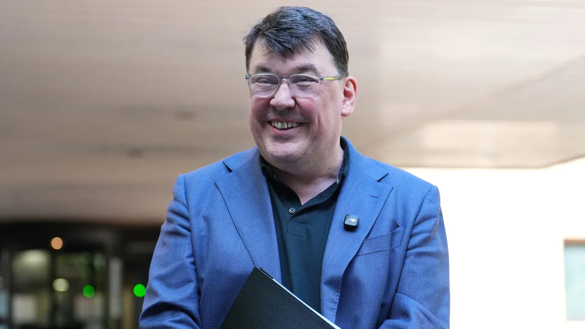 Met Police ordered to reinvestigate arrest complaint from Father Ted co-creator