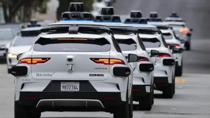 Jugendliche mit Waffe entdeckt: Robotertaxi ruft selbstständig die Polizei