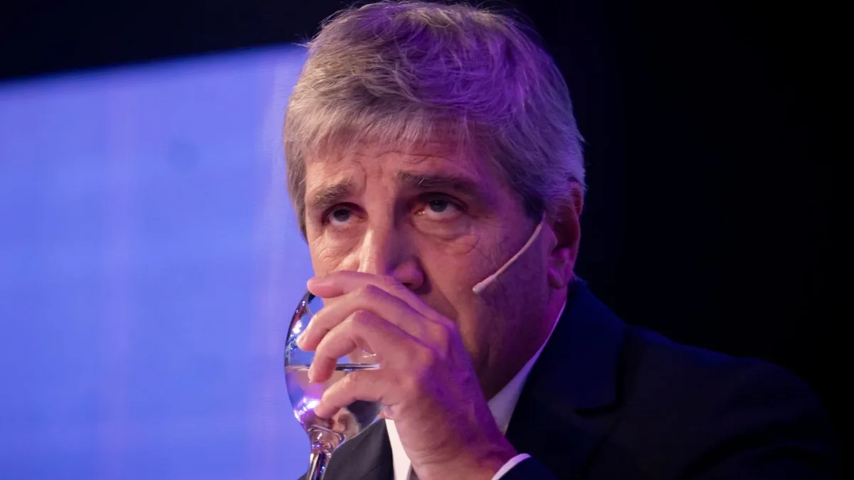 El dólar ya no es “el único objetivo”: el cambio que detectan los economistas en el plan del Gobierno