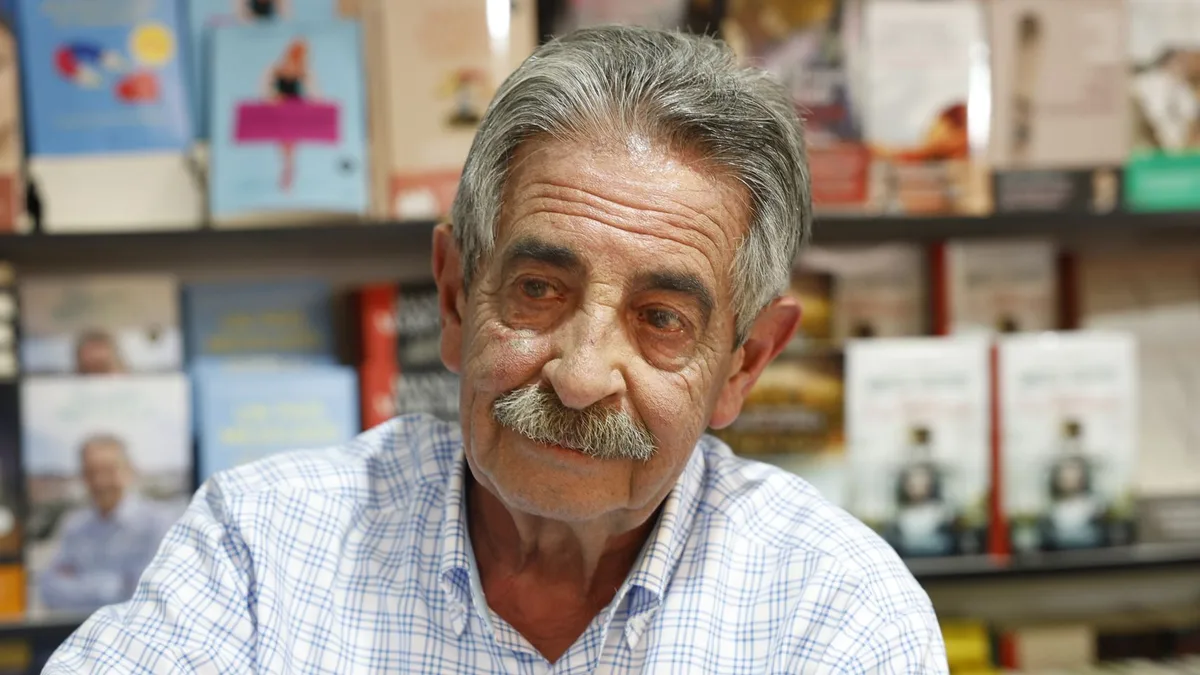 Miguel Ángel Revilla, 83 años: "Me levanto a las 7 de la mañana y desayuno leche entera de Cantabria y medio sobao"