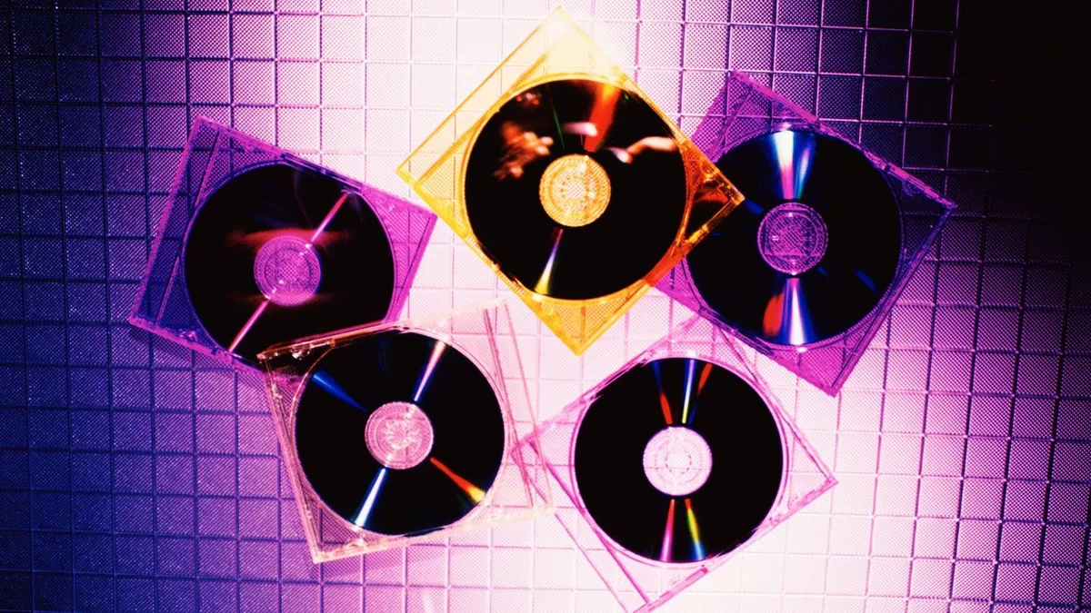 Zurück zu Analog: Warum Gen Z plötzlich wieder CDs, DVDs und Kassetten sammelt