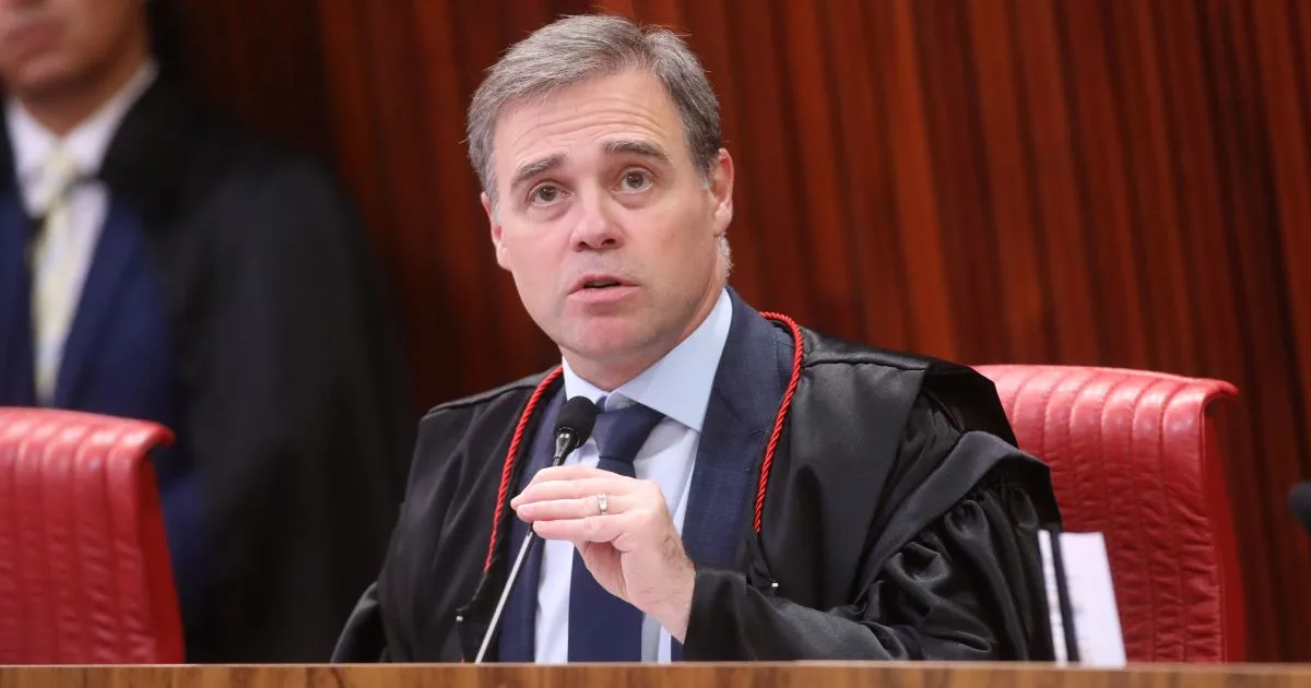 Derrubar sigilo de celular de Vorcaro compromete inquérito, diz Mendonça