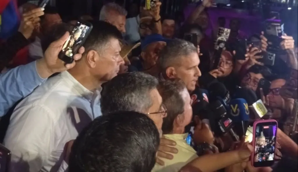Javier Oropeza al salir del tribunal: No nos doblegan