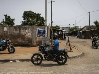 « Un grand soulagement » : les deux réalisateurs français qui étaient détenus au Togo sont revenus en France ce jeudi