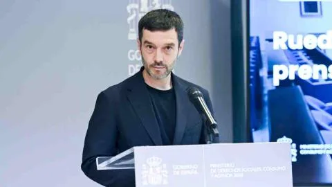 Bustinduy salva a la OCU: le aumenta las ayudas un 34% y archiva una investigación por cobrar comisiones a empresas mientras sus socios caen en picado