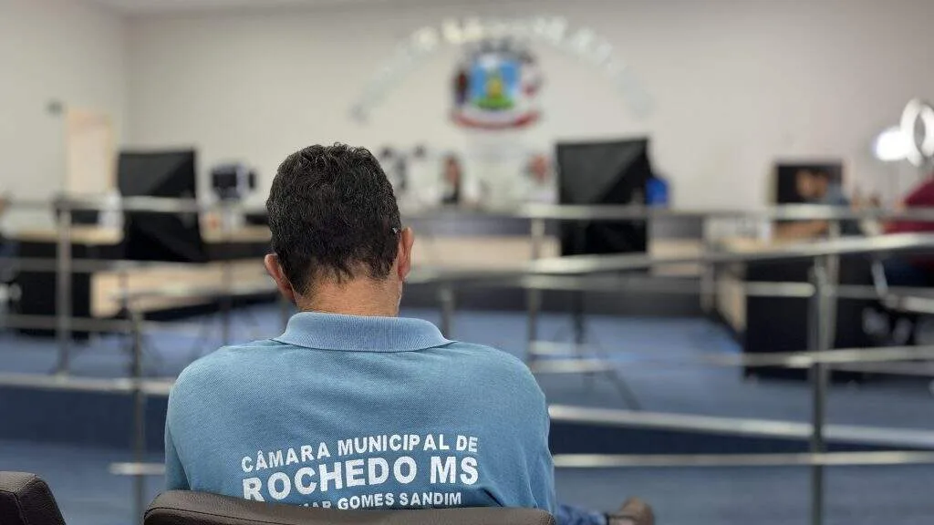 Justiça anula reajuste de 23% e manda vereadores de Rochedo devolverem valores