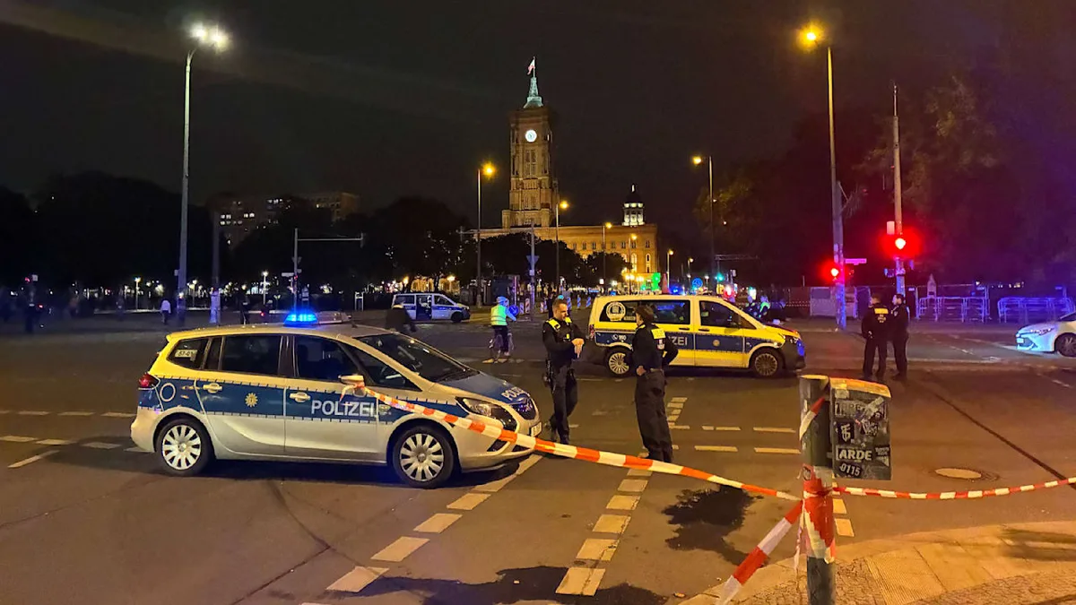 Bei Fahrzeugkontrolle - Polizist schießt Autofahrer in Berlin an