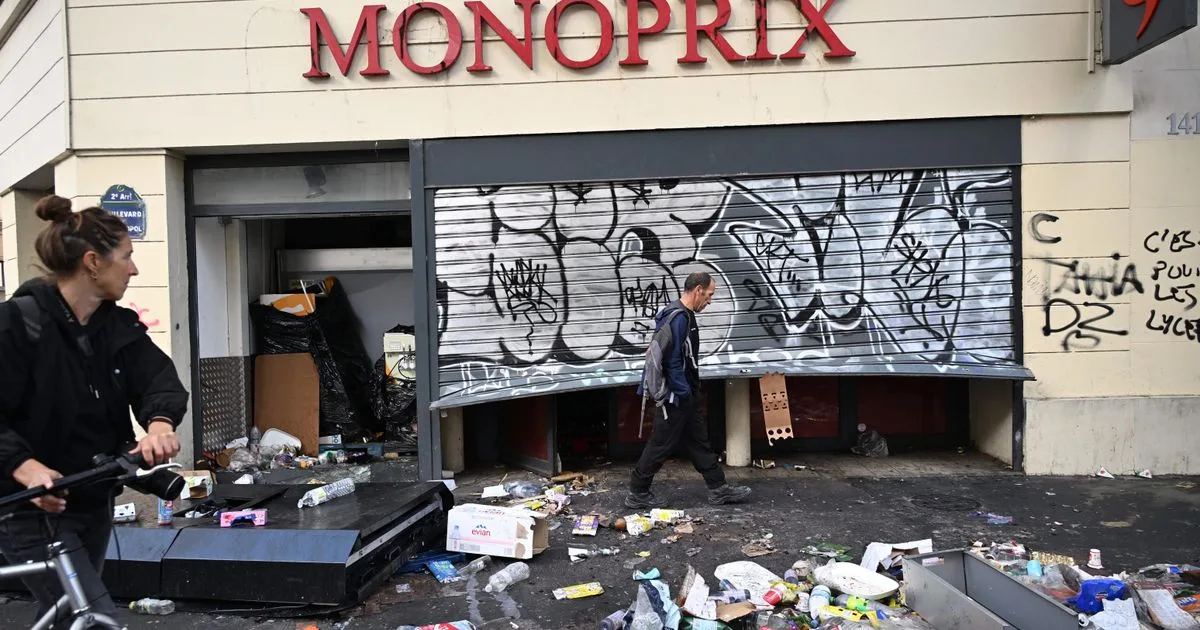 Chômage partiel, fonds de soutien… : les aides du gouvernement pour les commerces touchés par les violences du week-end