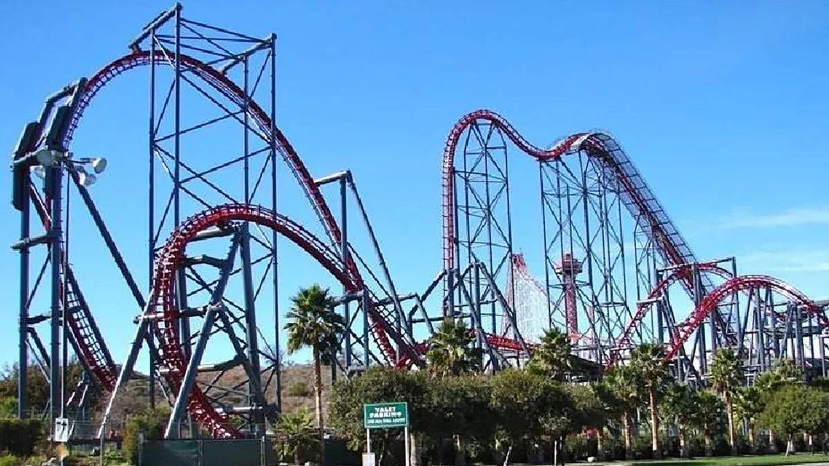 Cierran una famosa montaña rusa del parque Six Flags en California tras reportes de graves lesiones cerebrales