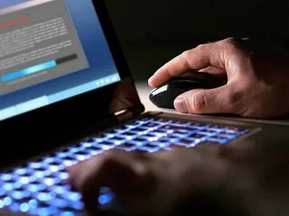 Maire condamné pour détention d’images pédopornographiques en Normandie : son conseil municipal exige sa démission