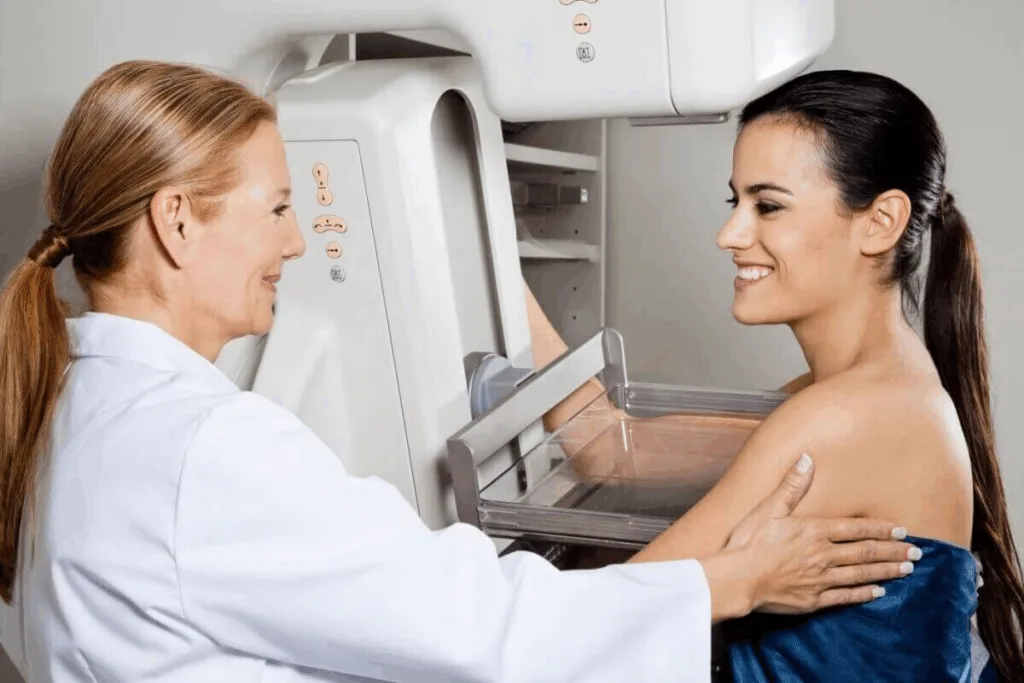 Outubro Rosa: toda mulher precisa fazer mamografia todo ano? Entenda