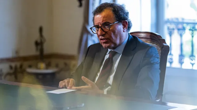 Ministro pede mobilização de autarcas para resolver crise da habitação