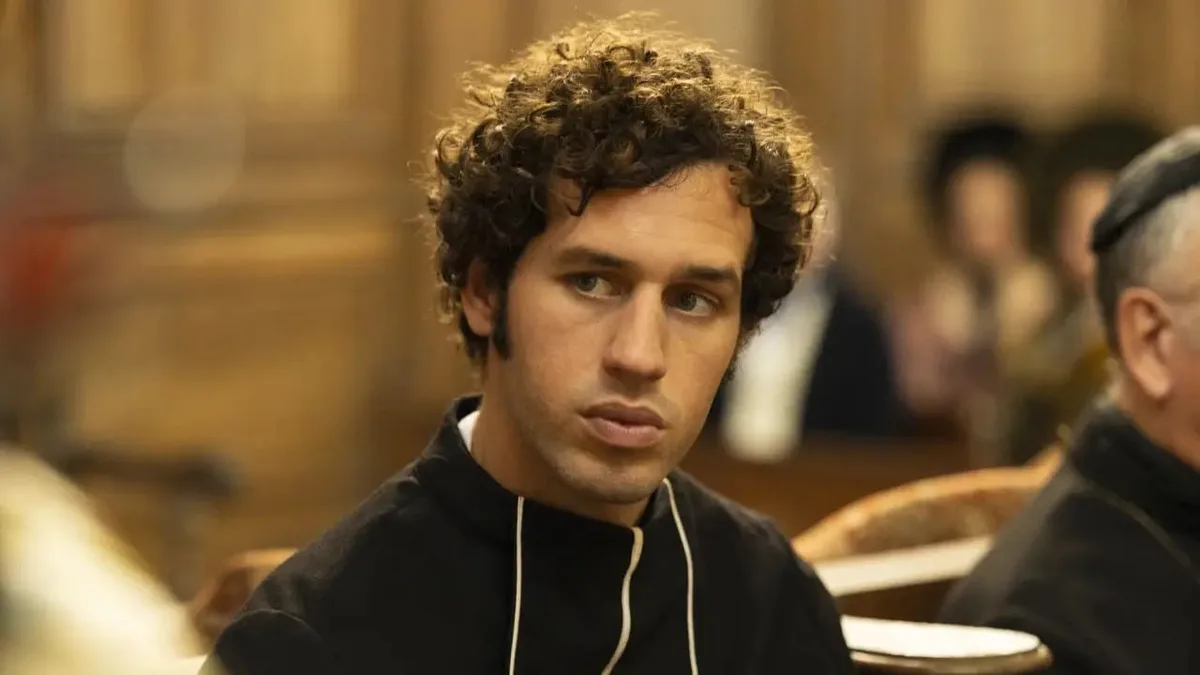 Bonne nouvelle : l'adaptation en mini-série de ce roman incontournable débarque avant sa diffusion télé et gratuitement sur france.tv !