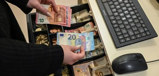 Lars Klingbeil contra Bargeld: Läden sollen Karten akzeptieren müssen