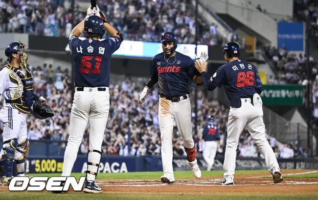 [사진]시즌 210안타 레이예스, 솔로포로 자축포