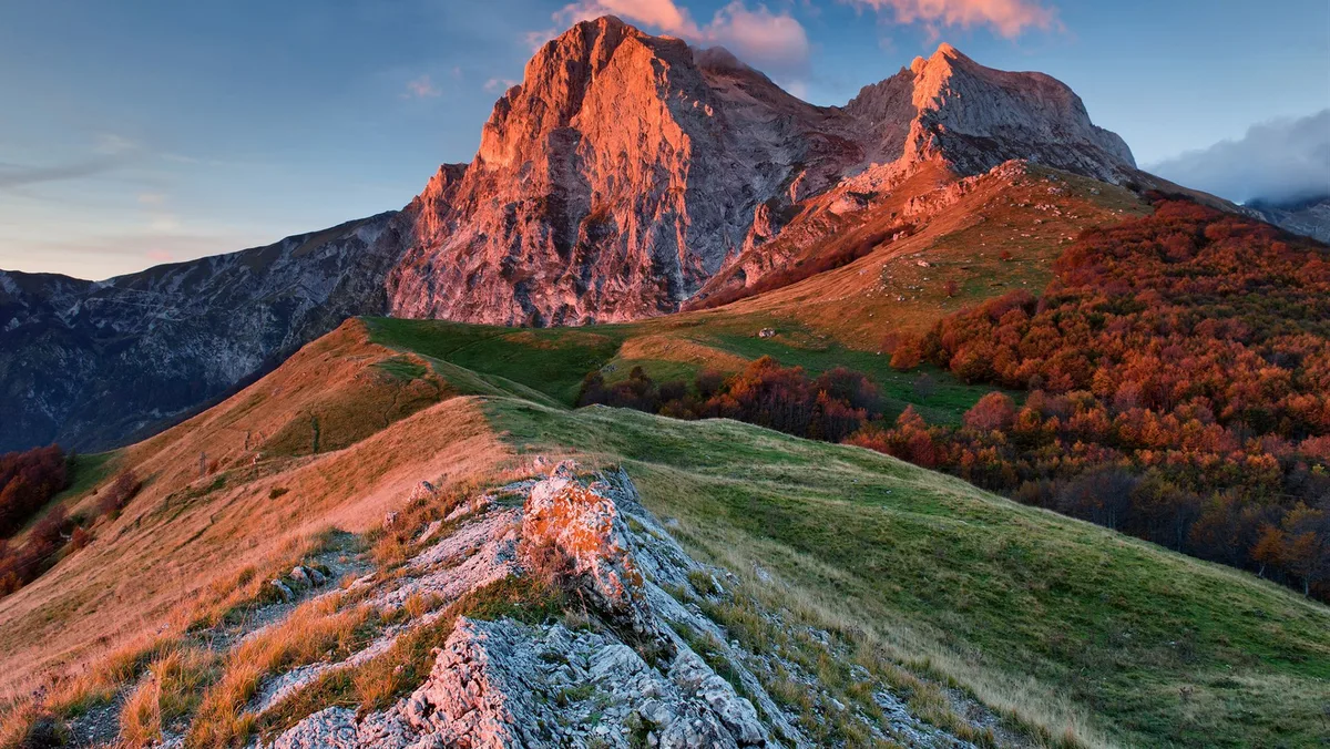 Earth's crust is 'unzipping' beneath Italy — and that could explain most of the earthquakes in the region