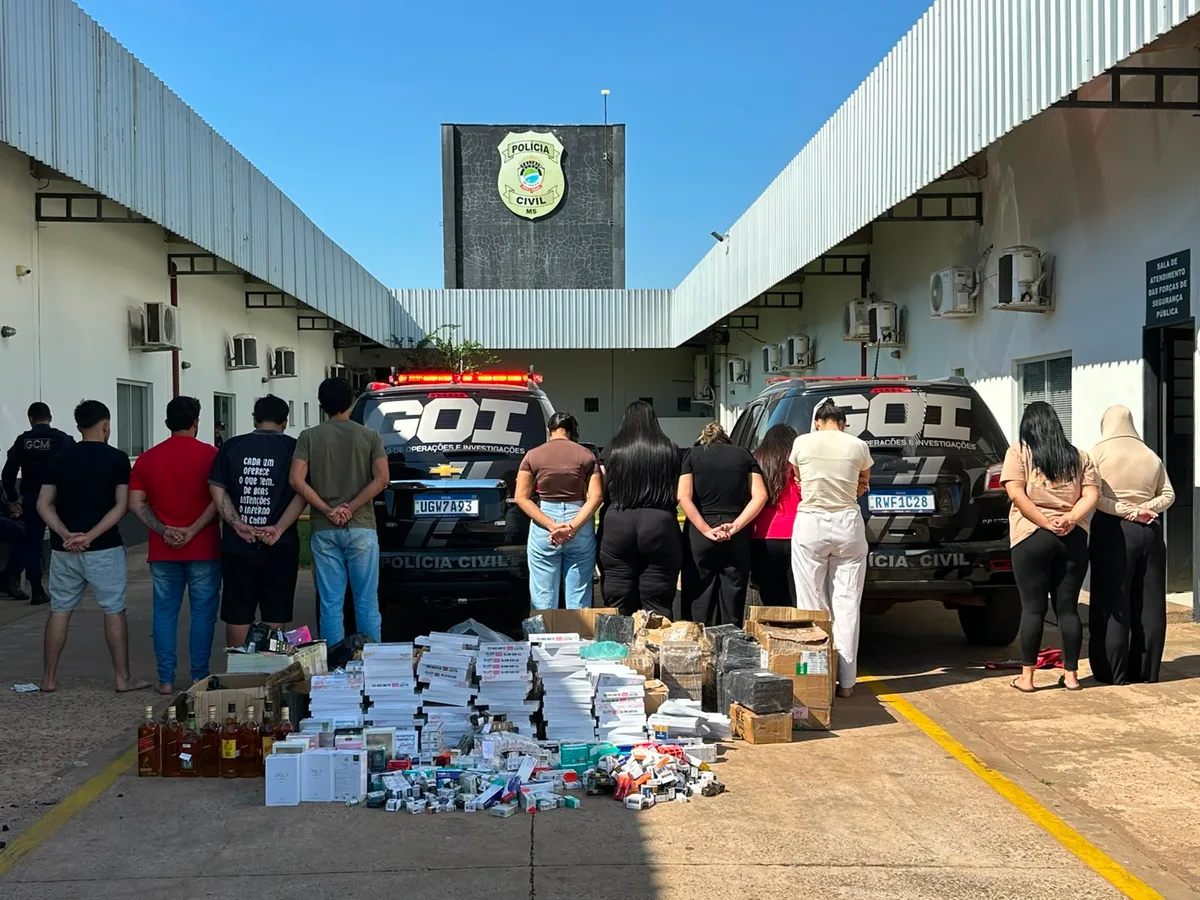 Polícia prende 11 e fecha depósito clandestino de medicamentos