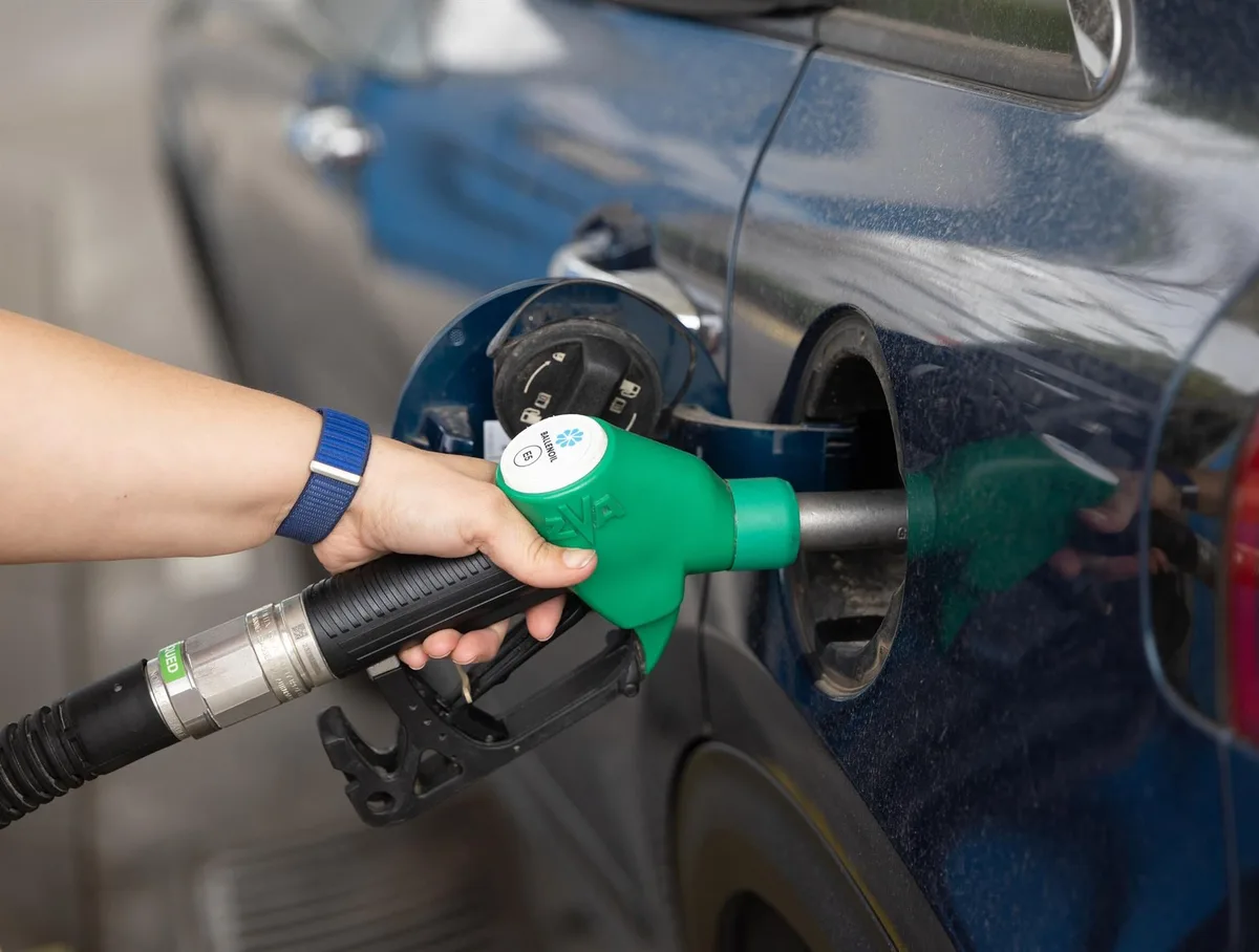 El precio del petróleo prosigue su escalada: sube más de un 1,6%, hasta los 107,4 dólares por barril