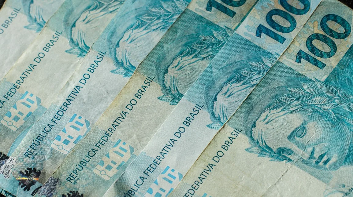 Governo propõe salário mínimo de R$ 1.741 para 2027
