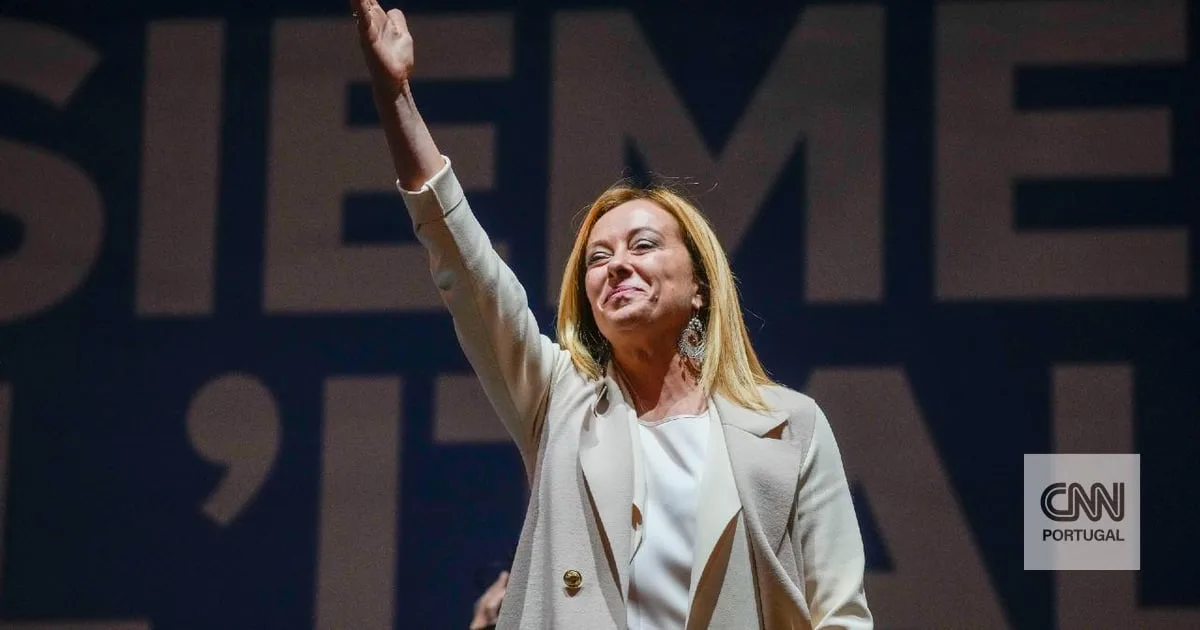 Governo de Giorgia Meloni prestes a fazer história ao tornar-se no mais duradouro de Itália no pós-guerra