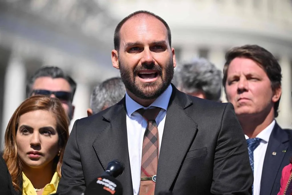 STF forma maioria unânime para manter condenação de Eduardo Bolsonaro