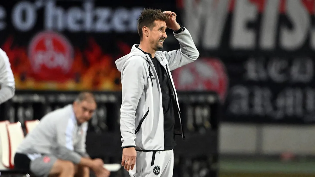 Becker schon operiert - Klose muss sich einen neuen Zehner backen