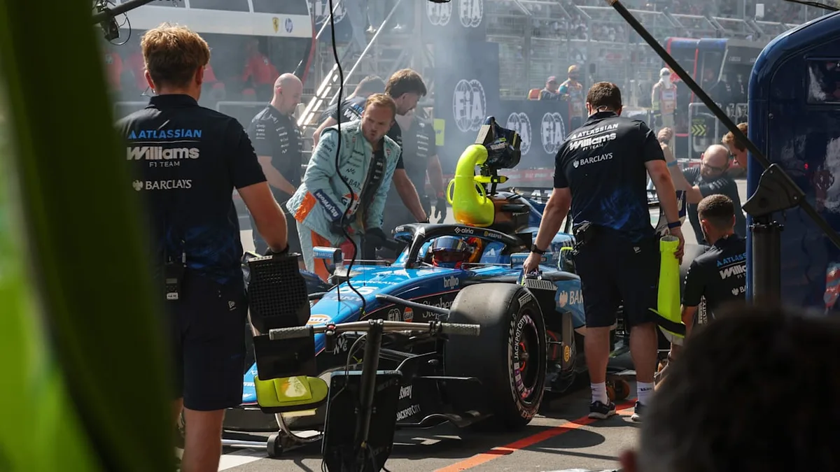 Nach Ausfall im Mercedes - Feuerlöscher-Panne bei der Formel 1