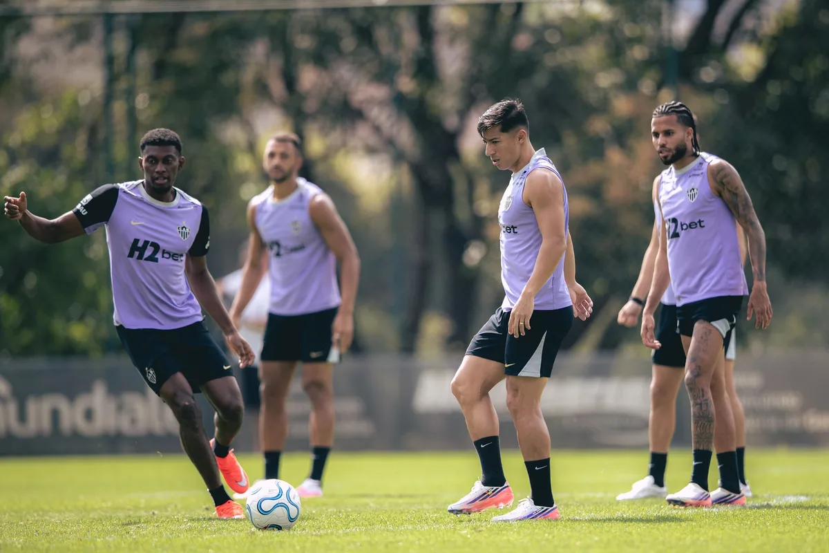 Escalação do Atlético-MG: sem atacante, Domínguez vai com força total contra o Bragantino