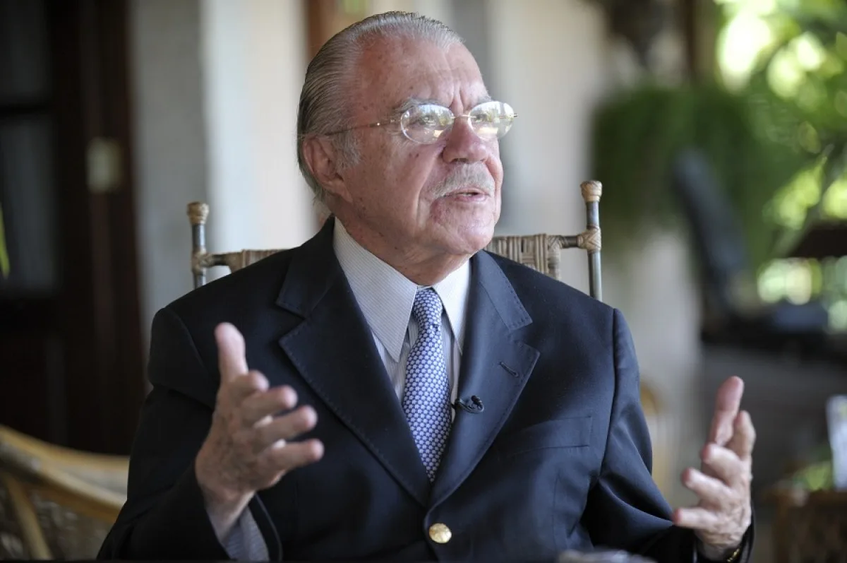 Com pneumonia, ex-presidente Sarney segue internado no MA; quadro é estável