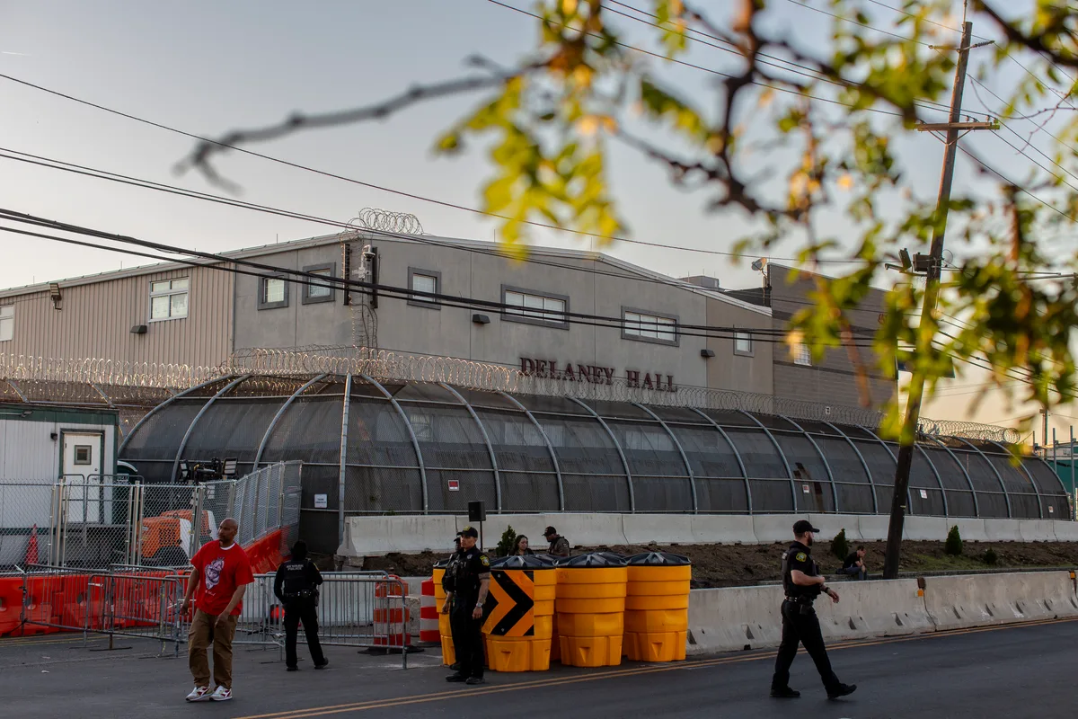 Here's how the system to report problems in ICE detention has failed immigrants