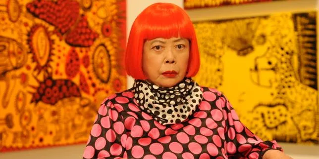 Yayoi Kusama, princesse aux petits pois à l’univers psychédélique, féministe et surréaliste, est morte