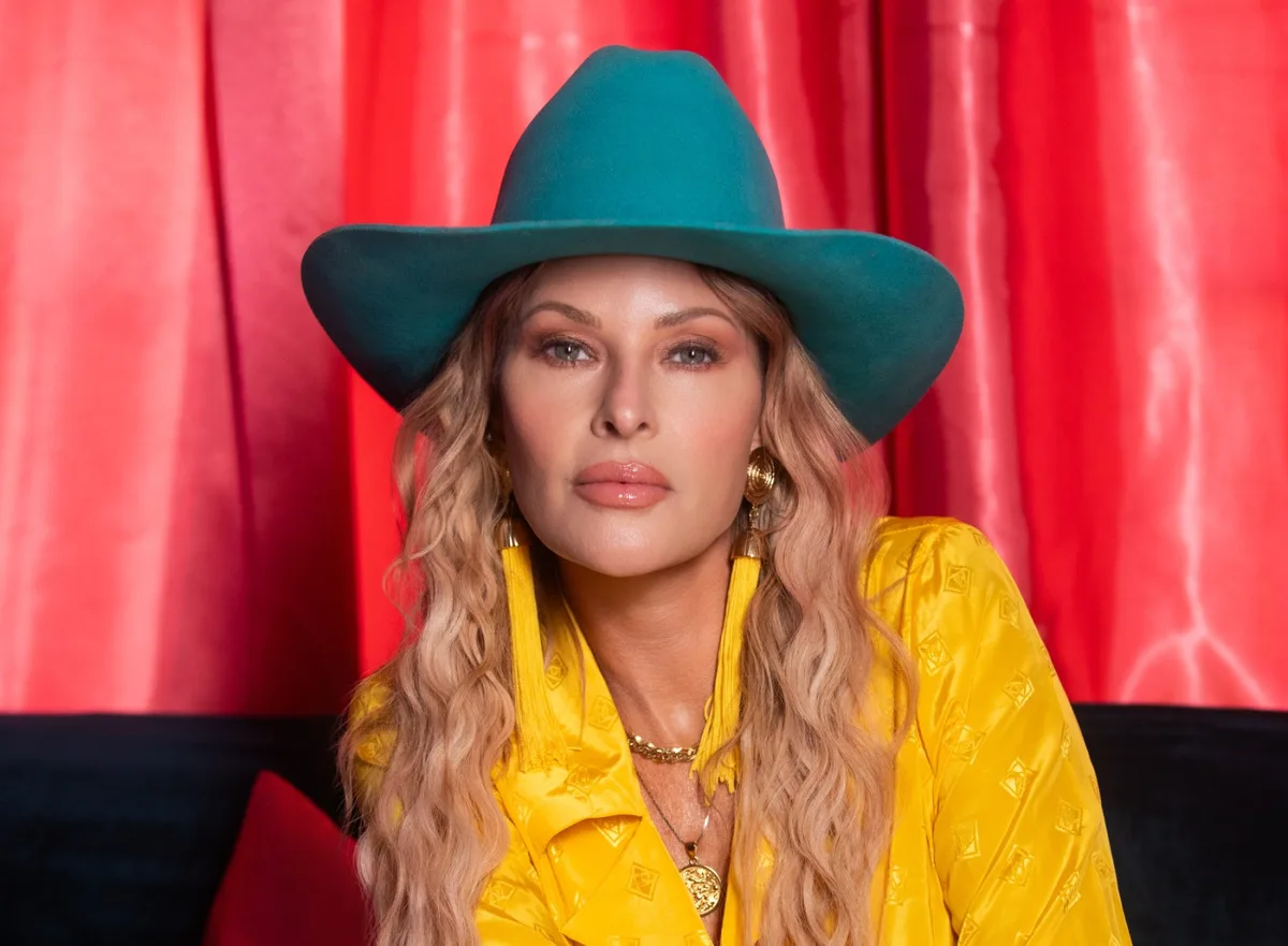 Elizabeth Cook, Rocked by the Death of Todd Snider, Finds Strength on a New Album