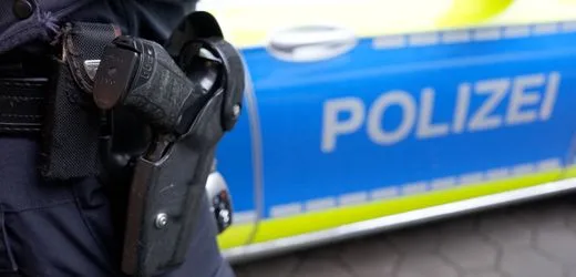 Lübeck: Kleinkind verätzt sich beim Spielen Hände und Gesicht