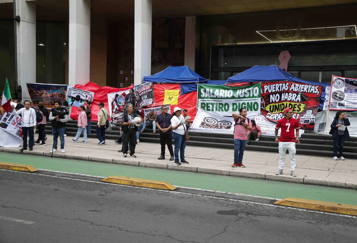 Trabajadores del IMSS prevén oferta salarial de 6%