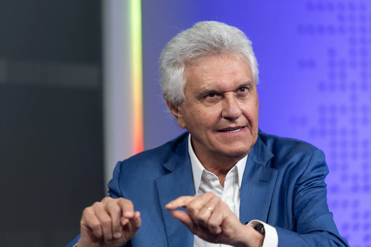 Em novo vídeo, Caiado cobra explicações de Flávio sobre dinheiro de Vorcaro