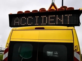 En Bretagne, une roue se détache d’une ambulance et provoque un accident… avec une autre ambulance roulant en face